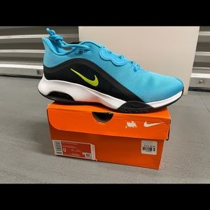 Nike men shose brand new in the box size 8.5 blue color air max volley